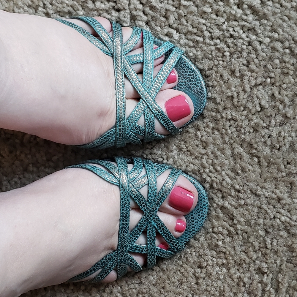 Alfani Teal & Bronze Strappy Heel Size 9 Beauty!